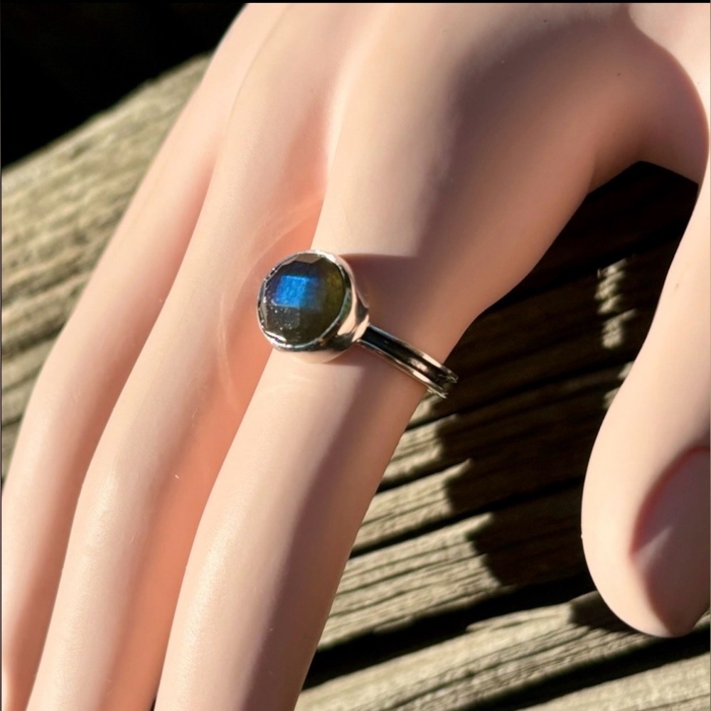 Labradorite Ring - Picture 2 of 13